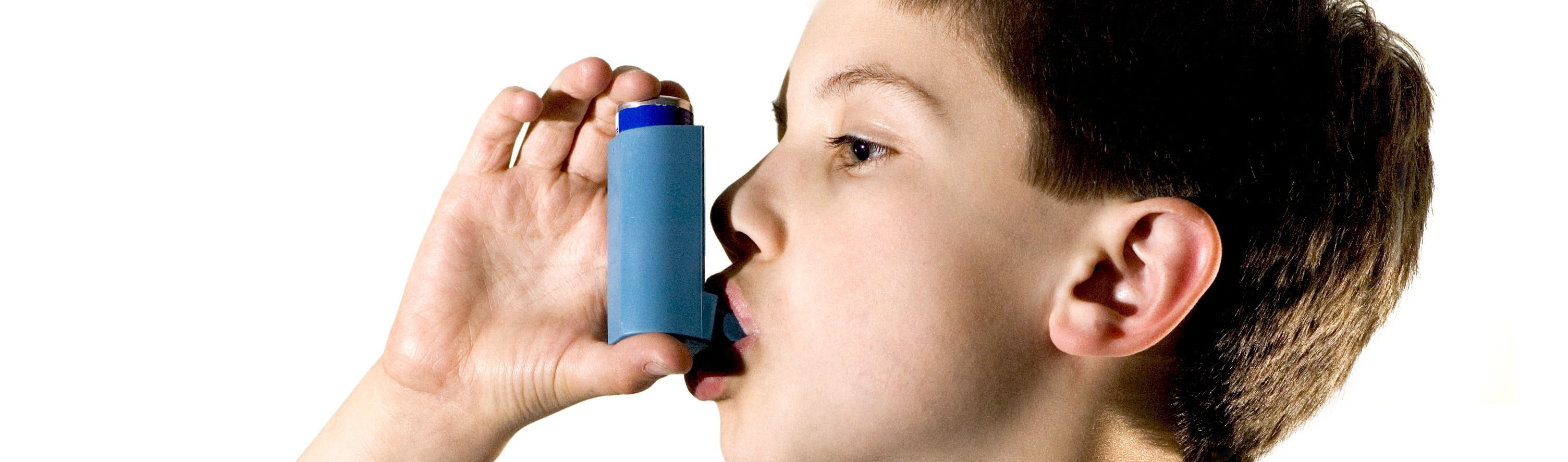 Asthma Boy 0000032415161 E1419280791948 مجلة نقطة العلمية