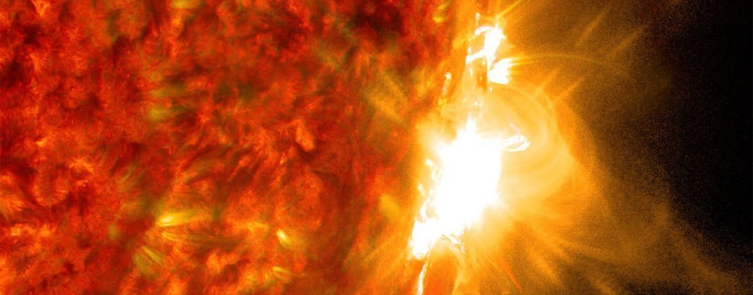 Image Of M Class Solar Flare E1426456996324 مجلة نقطة العلمية