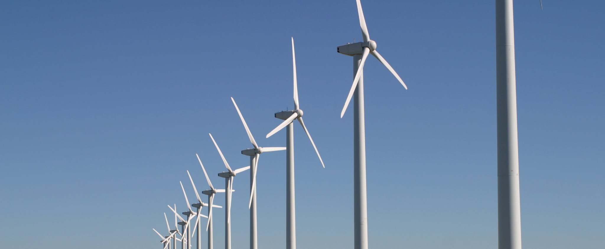 wind turbines e1426716313492 10 حقائق مذهلة عن طاقة الرياح مجلة نقطة العلمية