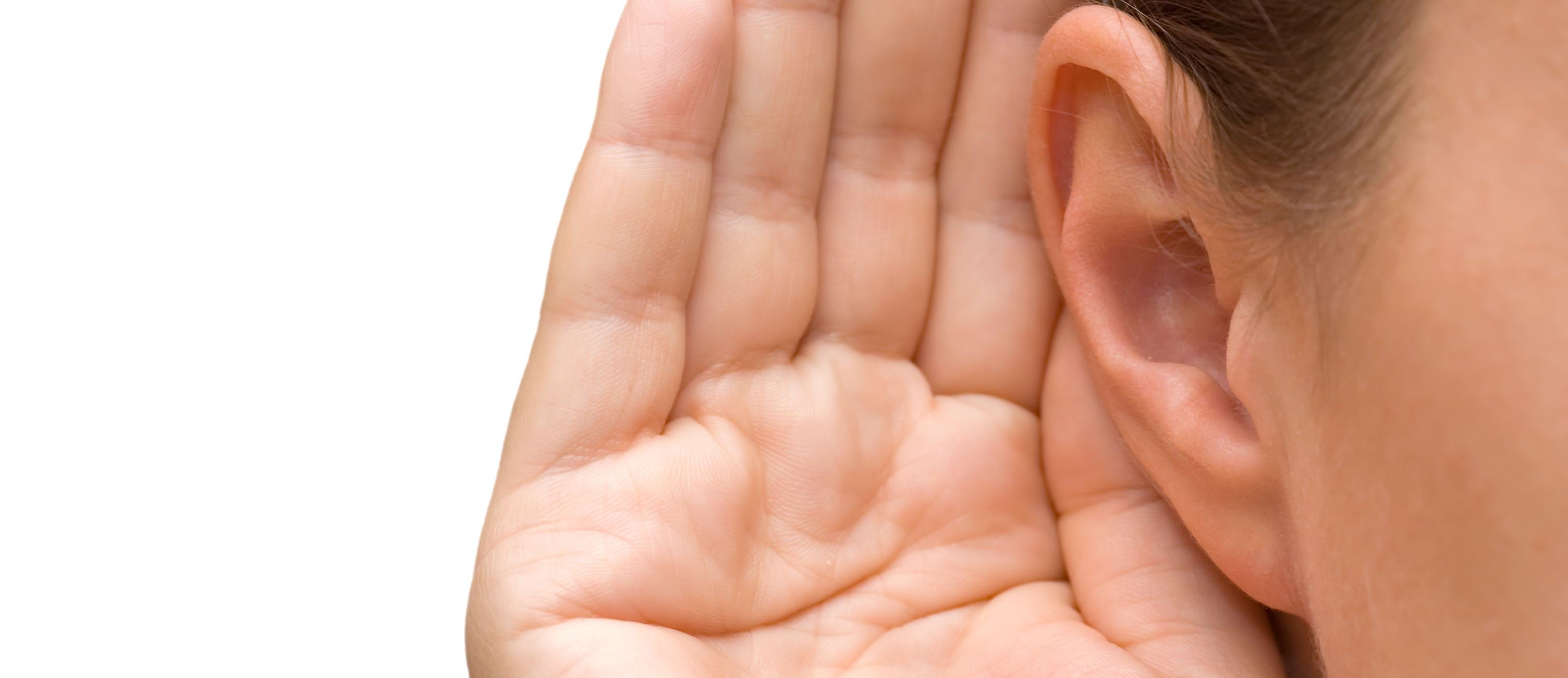 hand to ear listening e1432986998758 كيف يوازن الدماغ آلية السمع بين الأذنين مجلة نقطة العلمية