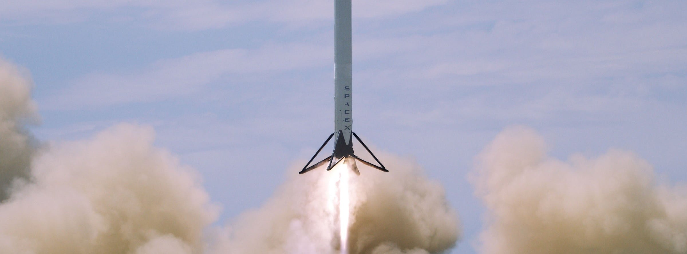 f9r flight e1451157953727 التاريخ يُصنع: صاروخ سبيس إكس يهبط بشكل عامودي بعد إطلاقه إلى الفضاء مجلة نقطة العلمية