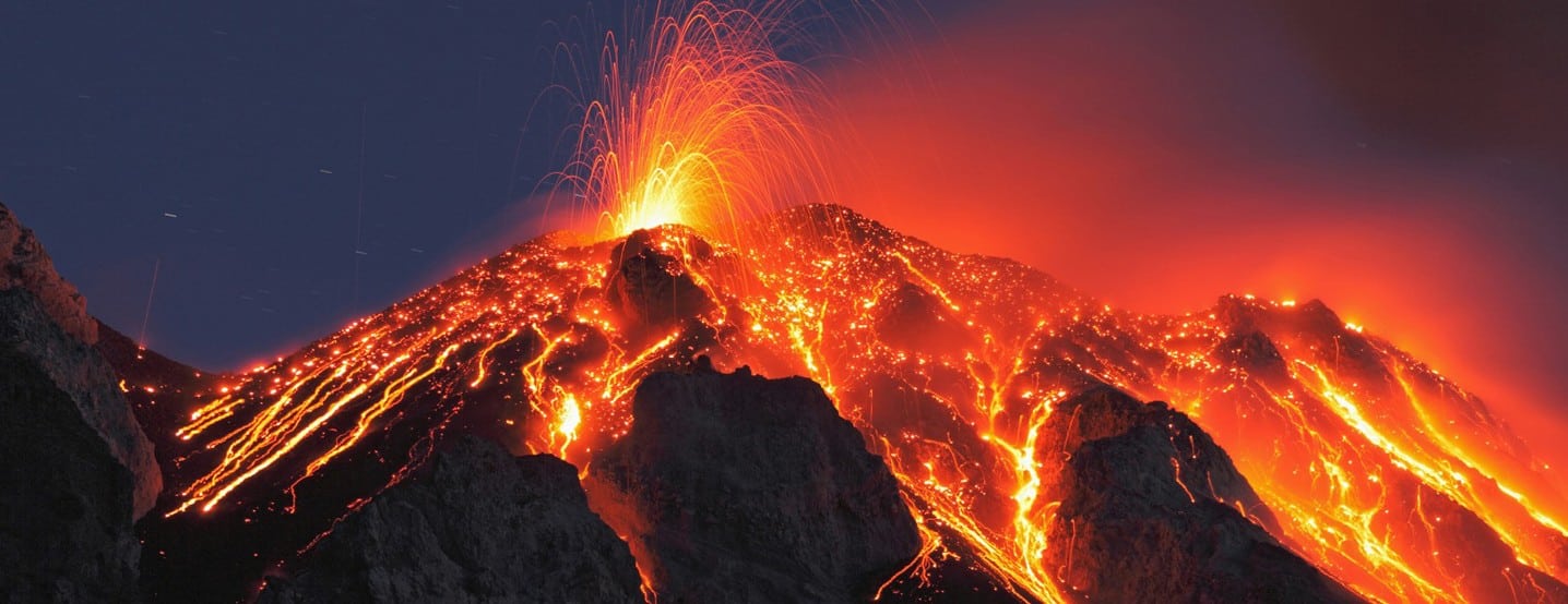Italy Sicily Stromboli Volcano Eruption E1456088673841 مجلة نقطة العلمية