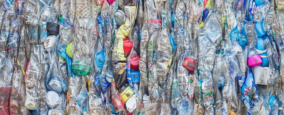 plastic fuel 1024 العلماء يريدون إنقاذ أكياسك وزجاجاتك من القمامة لتصير وقود سيارتك الجديد مجلة نقطة العلمية
