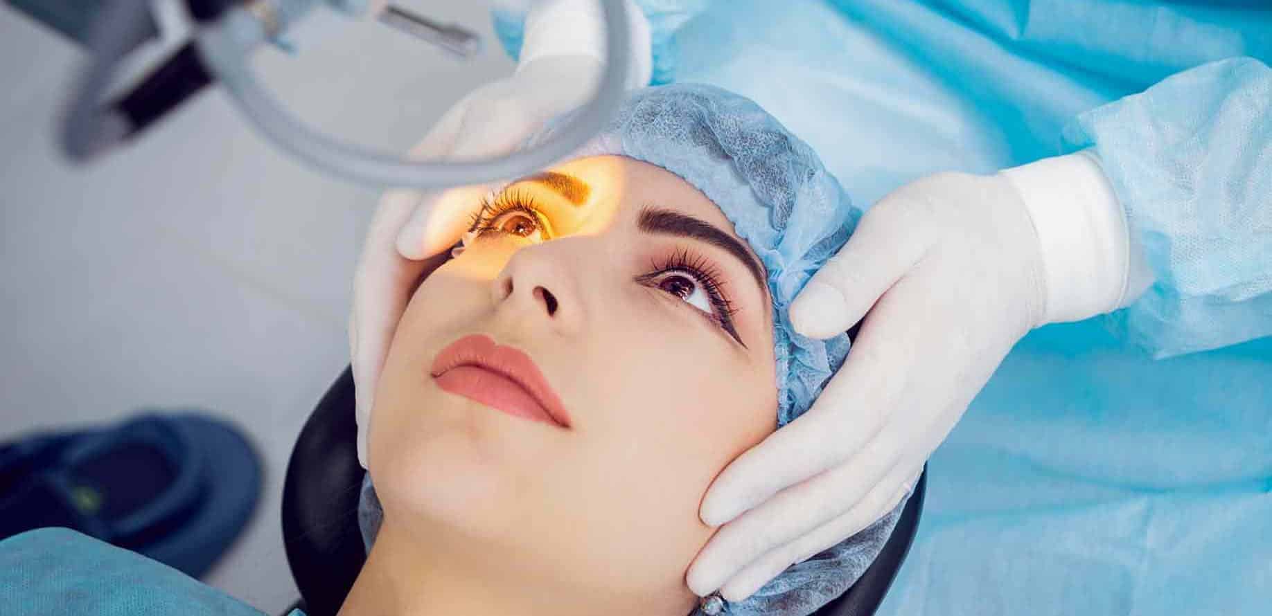 Operation On Eye Cataract Surgery E1547032979785 مجلة نقطة العلمية