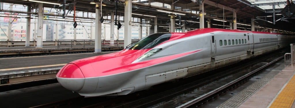 e6 shinkansen 1024x576 e1535536084533 ماذا تعرف عن أسرع قطار في العالم والأول من نوعه: القطار الطلقة مجلة نقطة العلمية