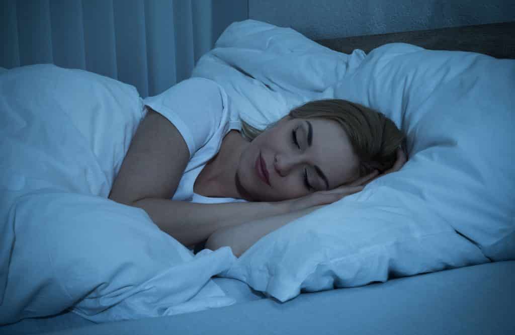 how to sleep better while travelling النوم الجيد ليلاً يساعدك على نسيان "المواقف المحرجة" مجلة نقطة العلمية