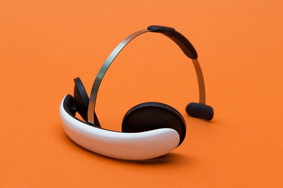 flow headset 2 08 01 Flow سماعات رأس يمكنها علاج الاكتئاب بدون أدوية مجلة نقطة العلمية