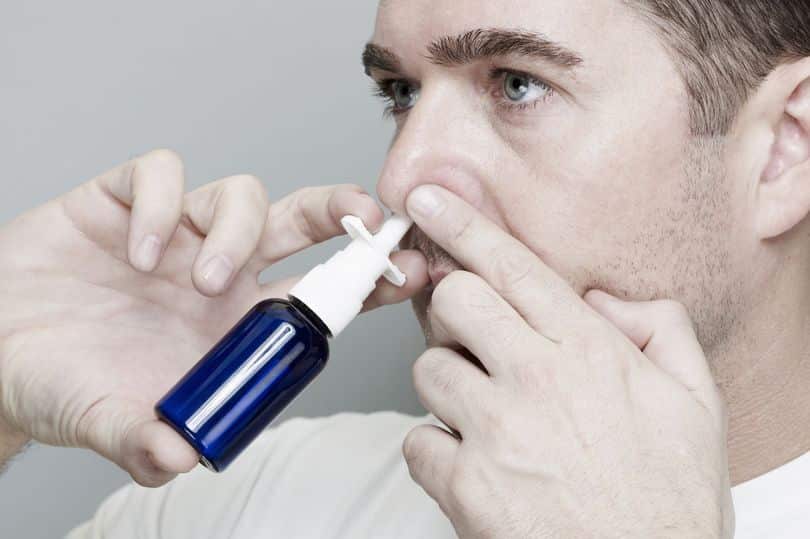 0 Man Using Nasal Spray مجلة نقطة العلمية