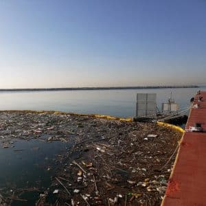 river plastic technology claim floating boom sq أربعة مشاريع تحاول منع البلاستيك من الوصول إلى المحيط مجلة نقطة العلمية
