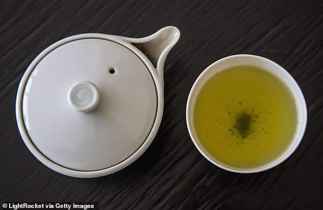 27023226 8206757 image m 96 1586475292676 تناول كوب يومي من الشاي الأخضر هو الحل لحساسية الطعام مجلة نقطة العلمية