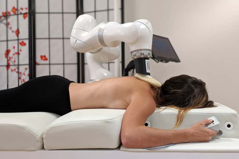 17 july robot massage الروبوتات المدلكة...خيارك للحصول على تدليك احترافي في زمن كورونا مجلة نقطة العلمية