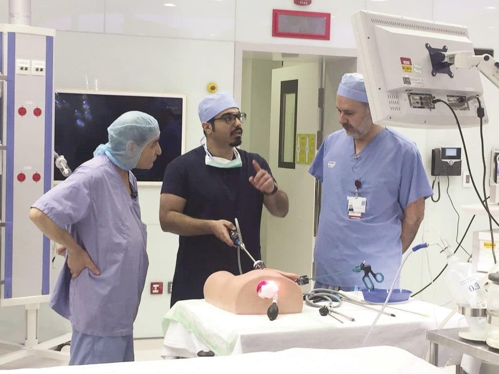 اختراعات طبية - الطبيب الكويتي أحمد نبيل: منظار ذاتي التنظيف
