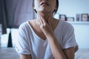 Woamn Thyroid Neck Pain مجلة نقطة العلمية