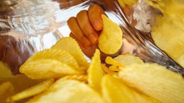 Eating Chips مجلة نقطة العلمية