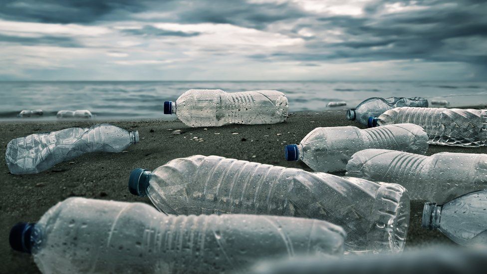 122744363 057452672 التلوث الناجم عن المواد البلاستيكية حالة طوارئ عالمية تحتاج إلى معاهدة ملزمة! مجلة نقطة العلمية